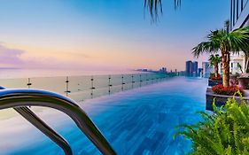 Peninsula Hotel Danang